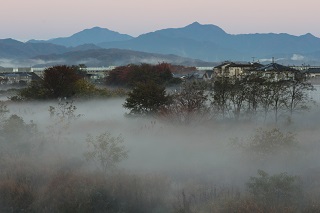 写真：浅川の川霧