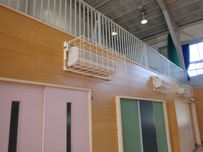 日野第四中学校屋内運動場空調設置工事後の写真