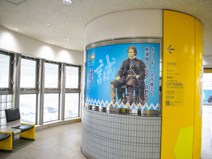 万願寺駅改札口の写真