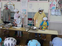 5歳児らいおん組の調理活動の写真