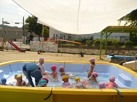 4歳児ぞう組の水遊びの写真