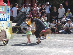 写真：運動会2歳児親子競技