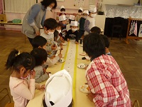 4歳児ぞう組のお寿司屋の写真