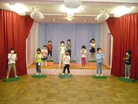 5歳児らいおん組のボディパーカッションの写真