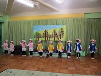 写真：3歳劇の歌
