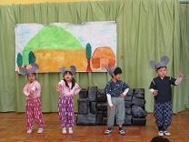 写真：4歳児の劇