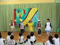 写真：5歳児らいおん組の劇