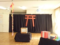 ホールの設置した神社の写真