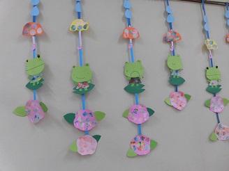 5歳児らいおん組が保育参観で作成した製作を飾った写真