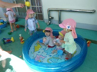 1歳児水遊びの写真6