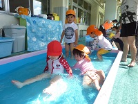 2歳児水遊びの写真3