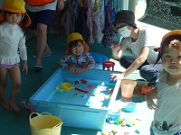 2歳児水遊びの写真5