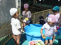 3歳児水遊びの写真9