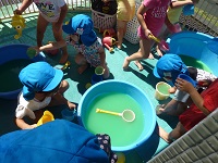 4歳児水遊びの写真4