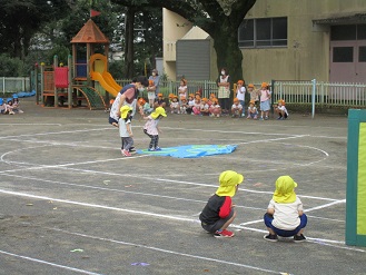 2歳児クラスの運動会練習の様子の写真
