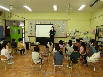 5歳児らいおん組子ども防犯教室の様子の写真