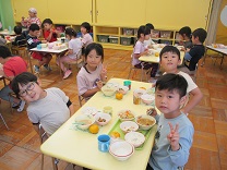 5歳児の食事の写真