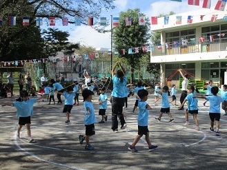 5歳児クラス縄跳びの様子の写真
