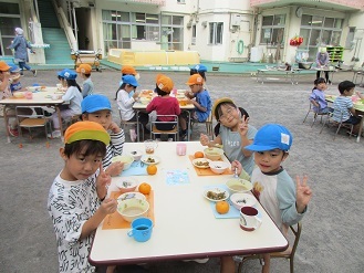 4・5歳児会食様子の写真