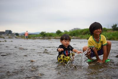 写真：川遊びデビュー