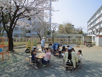 写真：お花見給食の様子