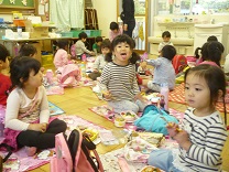 写真：お部屋でお弁当