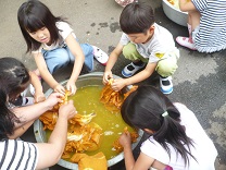 写真：水で洗います