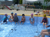 3歳児プールで水慣れの写真の写真