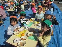 写真：幼児会食