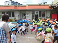 写真：踊る子どもたち1