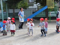 写真：踊る子どもたち5