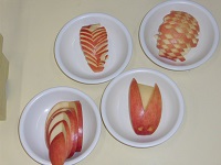 飾り切りされたリンゴの写真