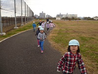 浅川浄水センターの中を走っている様子