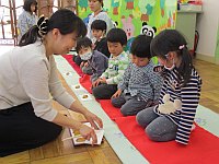 写真：お菓子をいただくらいおんぐみ