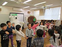 写真：エコダンスをおどるぞうぐみ