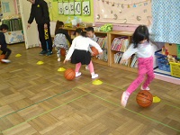 バスケットボールを使ったゲームの写真