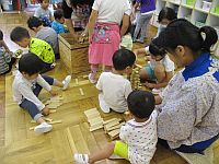 写真：カプラで遊んでいる様子