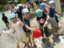 写真：どろんこあそび