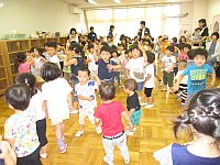 写真：子どもたちの踊りの様子2