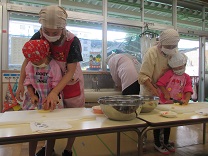 写真：5歳調理活動