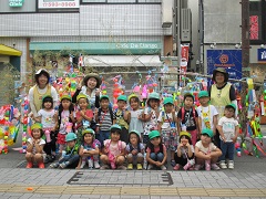 写真：参道への飾りつけ