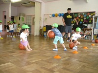 4歳児ぞう組バスケット教室の様子1