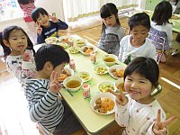 写真：きりんぐみの会食の様子