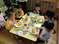 写真：うさぎぐみの会食の様子