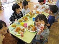 写真：ぞうぐみの会食の様子