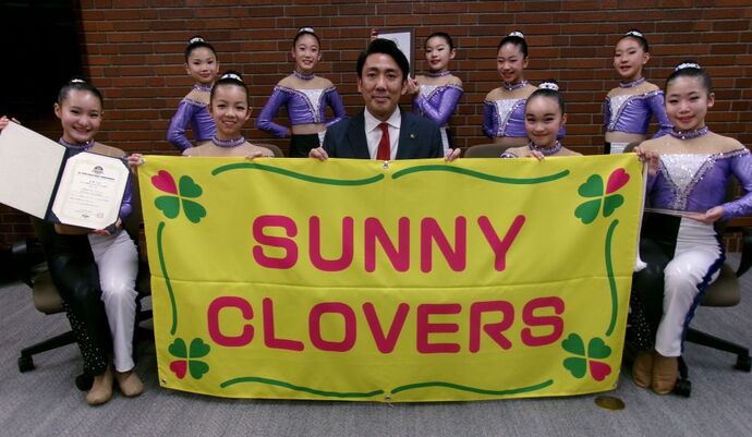 写真:サニークローバーズの皆様と市長