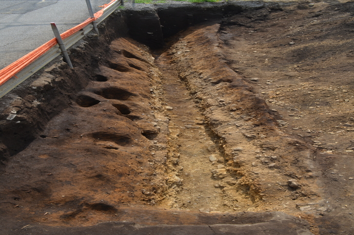 川辺堀之内遺跡検出の薬研堀の写真