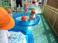 1歳水遊びの写真5