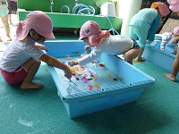 2歳水遊びの写真2