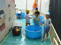 3歳水遊びの写真3